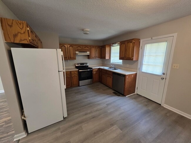 Building Photo - Mackenzie Lane Complex Unit 75 Rental