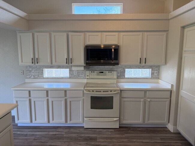 Photo - Spacious and Bright 3BD Home in Denver - Available Now