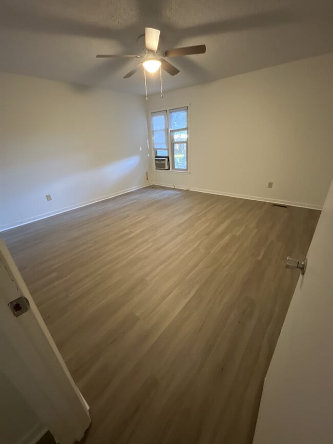 Photo - Location is Everything! Close to Downtown ... Apartamento