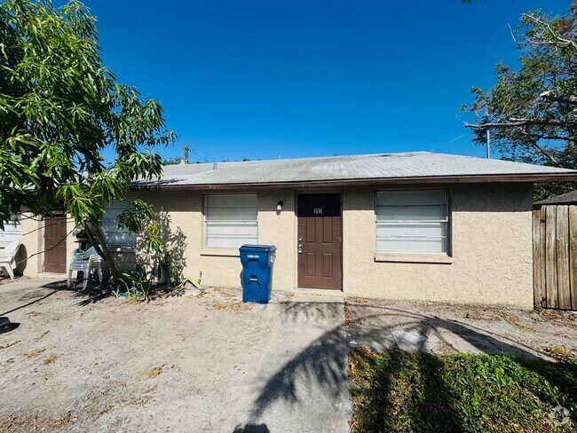 Building Photo - 917-917 58th Ave Dr E Rental