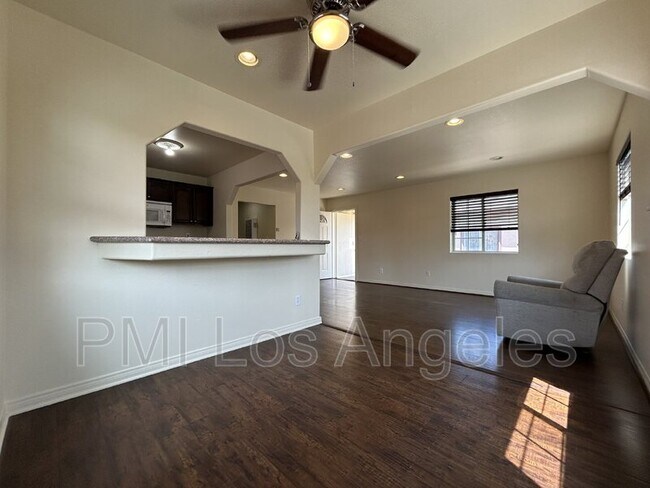 Photo - 725 Cornwell St