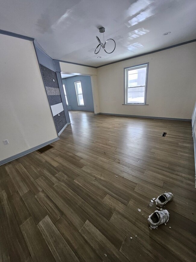 Photo - Lower 3 bedroom east side