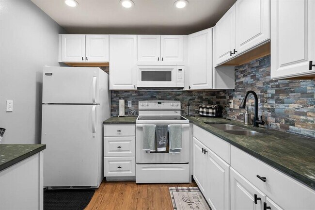 Photo - 1802 Bedford Terrace Unit 182