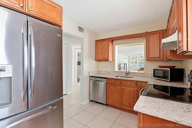 Building Photo - 2825 SW 22nd Ave Unit 201