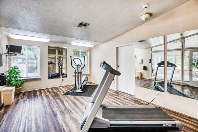 Crowne Pointe Apartments