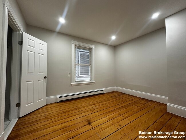 Photo - 22 Howell St