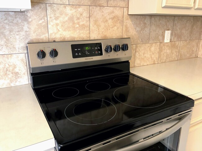 Modern flat top electric Range for easy cleaning. - 128 E Ball Rd