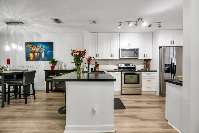 Photo - 667 NW 208th Dr