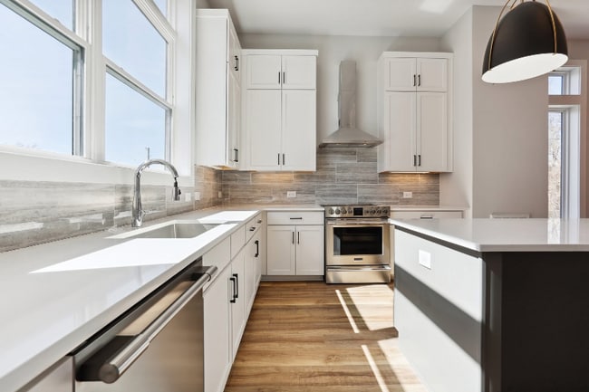 Photo - 107 E 9th St