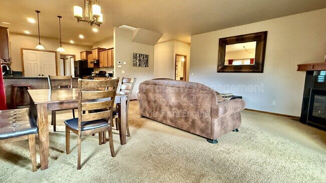 Photo - 406 Lundblad Pl