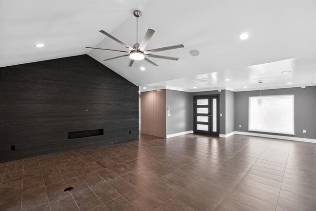 Photo - 513 Meadowbrook Dr