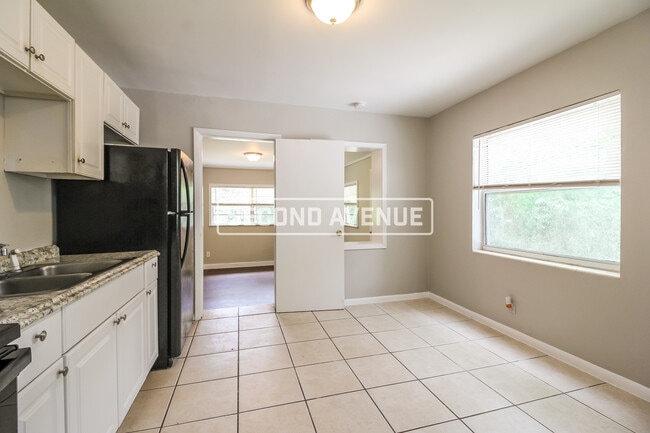 Photo - 1544 Breton Rd