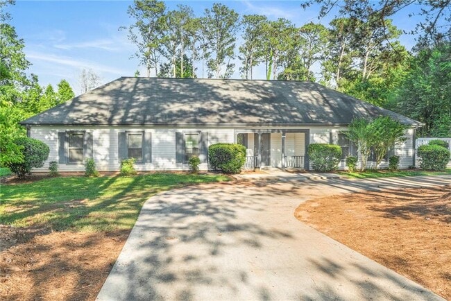 Photo - 2464 GA-20 House