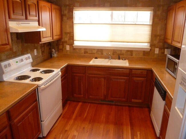 Kitchen - 3009 Rock Creek Dr