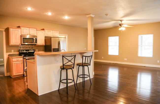 Building Photo - Walnut 831 Unit 104