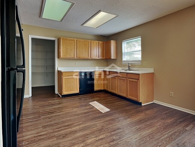 Photo - 14470 Forsythia Ln