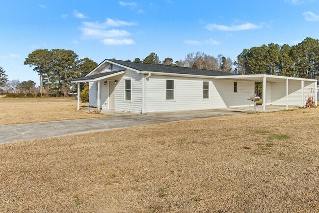Photo - Completely remodeled 3 br 1 bath located in Evergreen NC east commute to Lumberton, Whiteville, E...