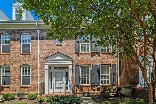 Building Photo - 242 Welton Way