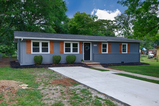 Photo - 2406 Shady Lane Dr NW House