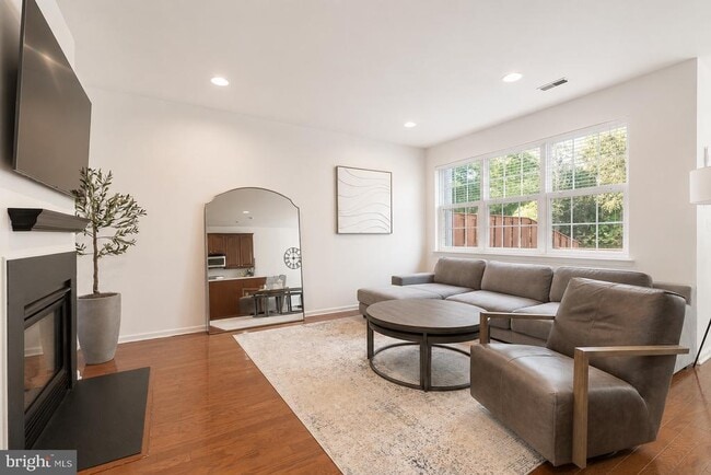 Photo - 12 Scarlet Oak Dr