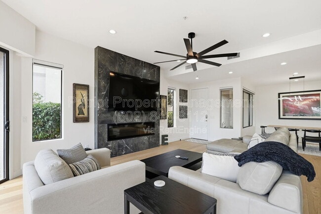 8989 N Gainey Center Dr