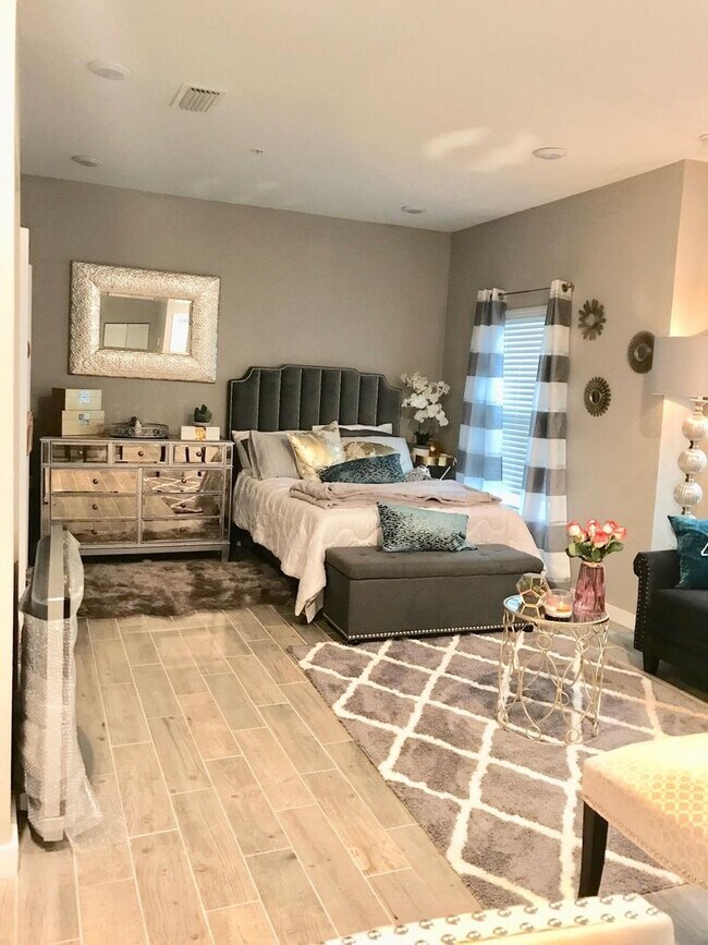 Photo - Woodbury Row