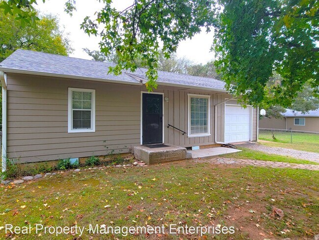 2 br, 1 bath House - 608 Poplar Lane - 2 br, 1 bath House - 608 Poplar Lane