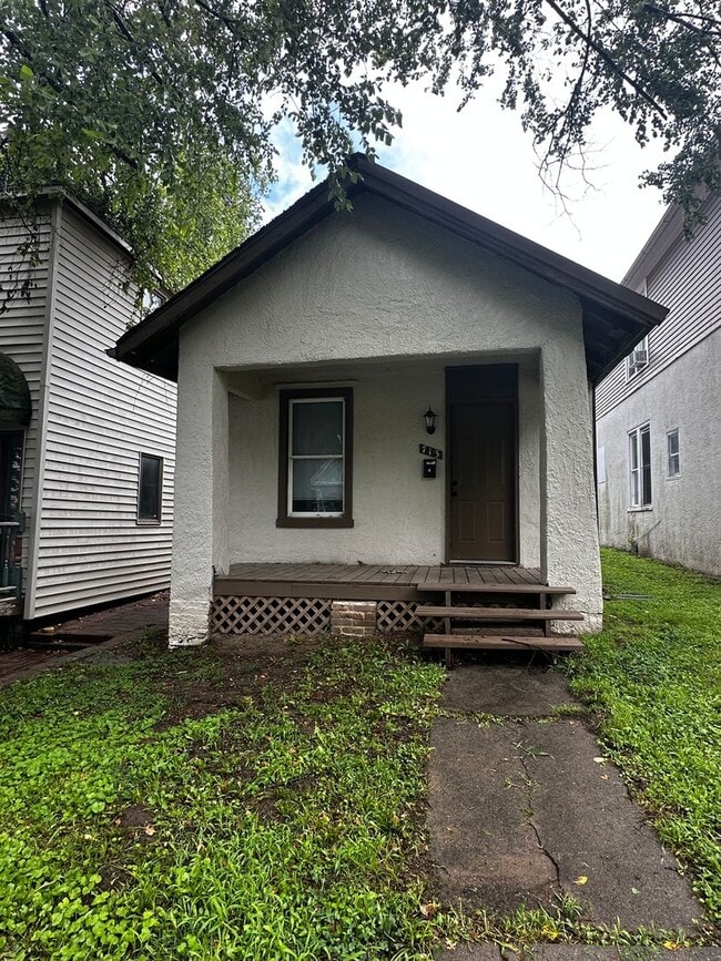 Building Photo - 713 N 24th St Rental