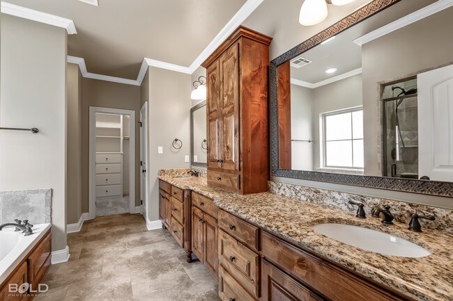 Photo - 201 Roanoke Cir