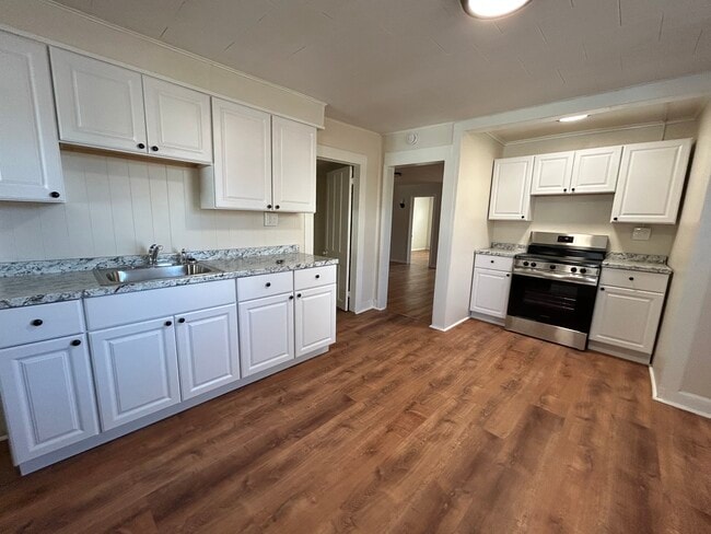 Photo - 663 Pawling Ave Unit 2L