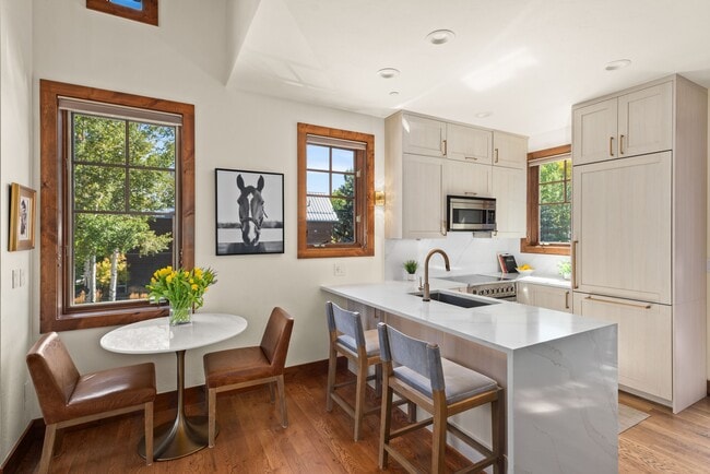 Photo - 501 W Main St