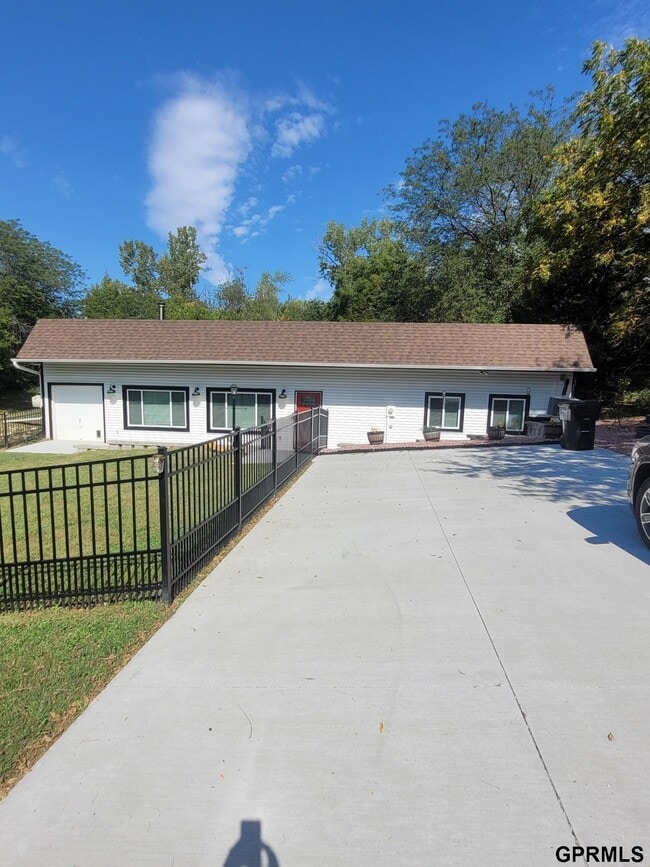 Photo - 1202 Lake Ct