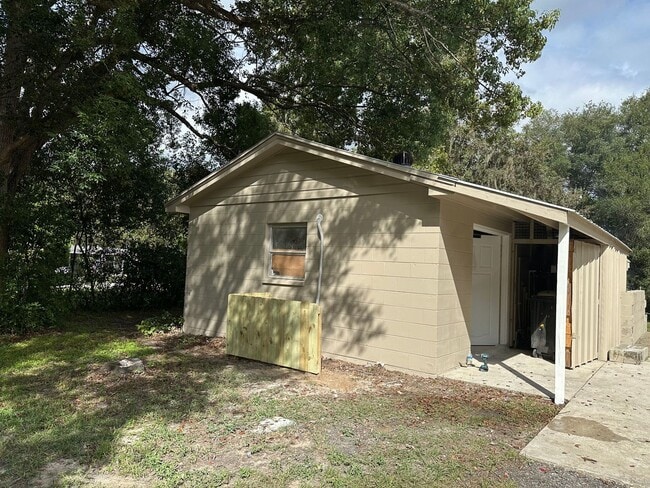 Building Photo - 6847 N Charles Terrace Unit Guest house