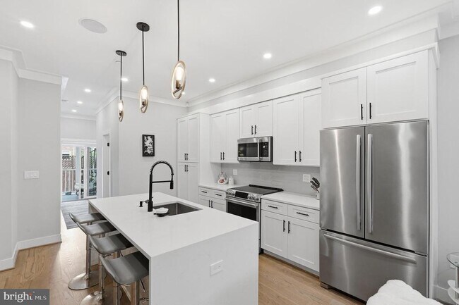 Photo - 1343 Otis Pl NW