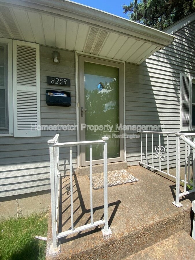Photo - 8253 Frost Ave