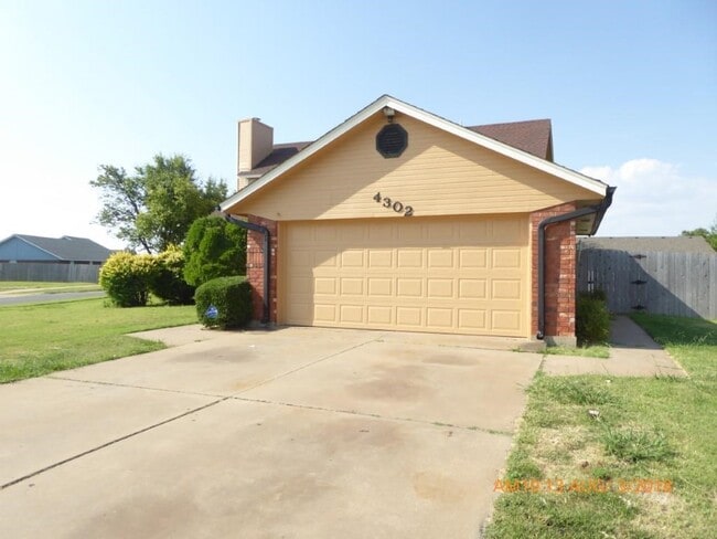 4302 SW Parkridge Blvd