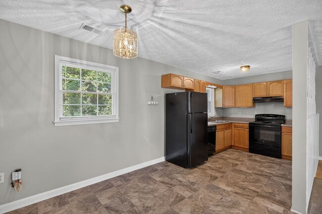 495 Valerie Cir