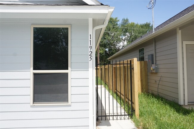 Photo - 11925 Nelwood St