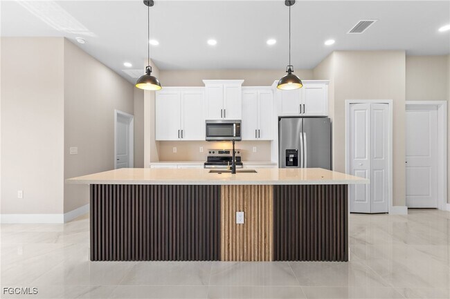 Building Photo - 2809 25th St SW