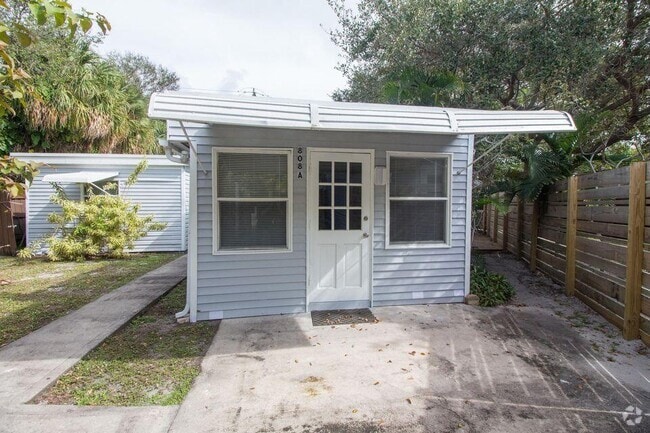 Building Photo - 808 N Palmway Unit A Rental