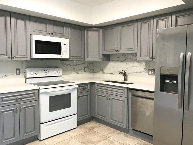 Photo - 2858 N Dixie Hwy