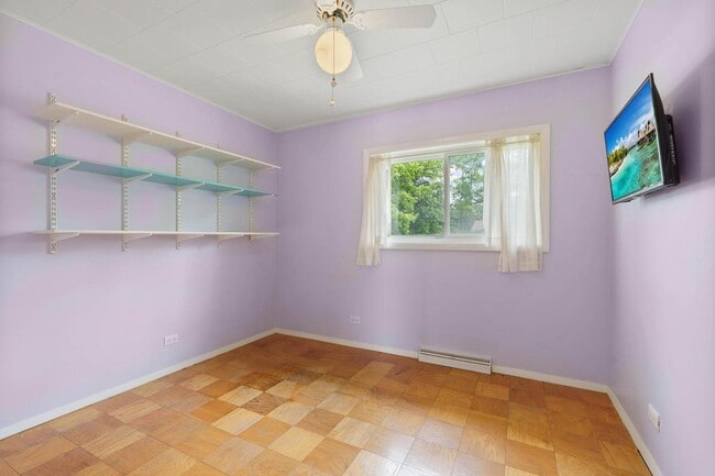 Photo - 818 Leahy Cir E