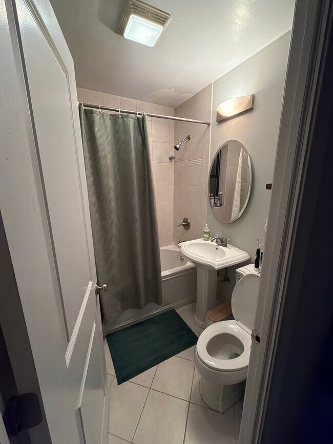 Photo - 720 W Addison St