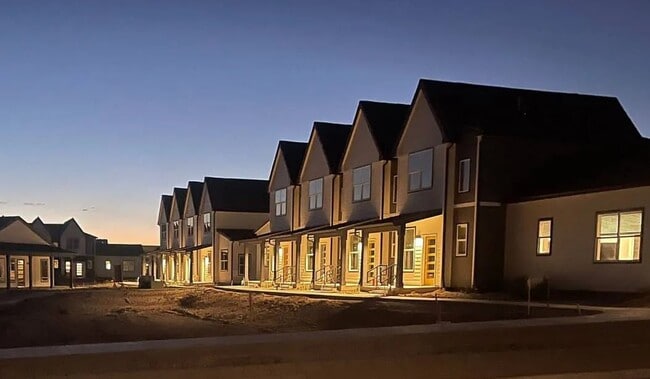 Building Photo - 702 Makenzie River Rd