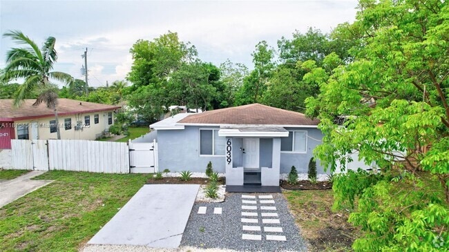 Building Photo - 6039 SW 38th St Rental