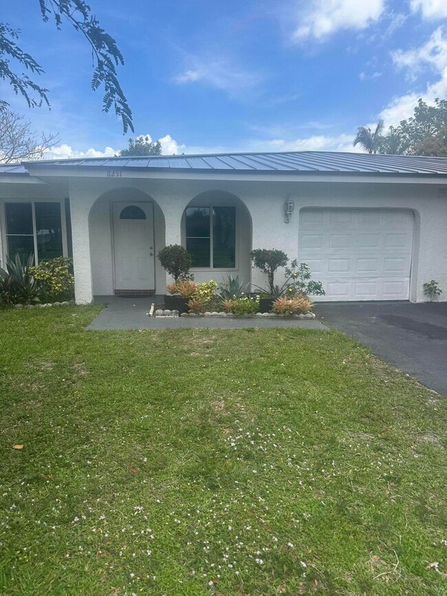 Building Photo - 8243 NW 39th St