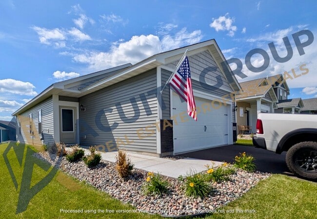Photo - 501 Redwood St N