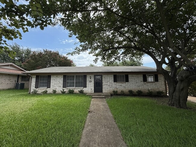 Building Photo - 3113 Northridge Dr