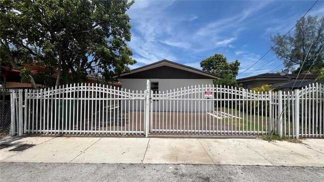 Building Photo - 2931 NW 22nd Ct Unit A Rental