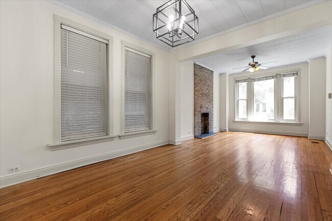 3046 N Kenmore Ave Unit 1